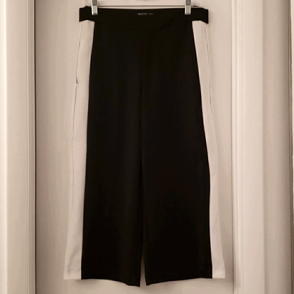 Nwot, Boomboom brand black/white cropped pants.